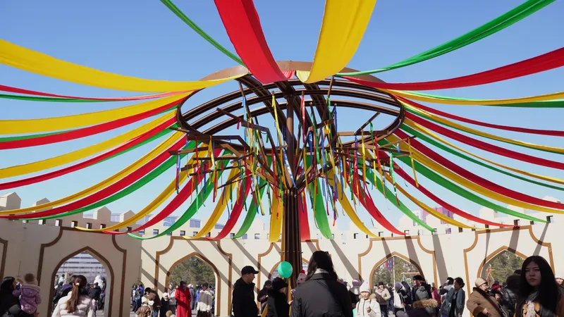 Наурыз в столице: как у "Астана Арены" отмечают праздник весны