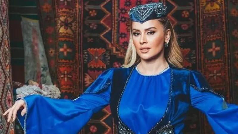 Роза Зергерли дважды за день собрала толпу поклонников на площади в Алматы