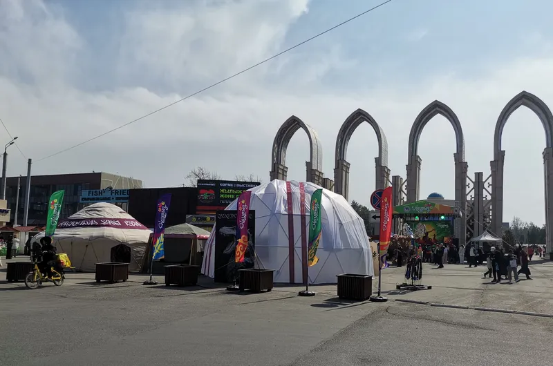 Мастер-классы, стрельба из лука, алтыбакан: какие еще развлечения организовали на Наурыз возле Атакента