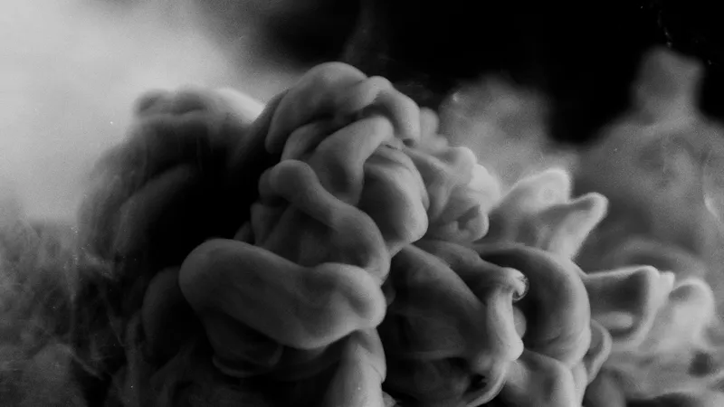 Уснул в заведенной машине: в Акмолинской области спасли водителя от отравления угарным газом