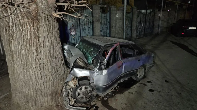 Разборки дома обернулись серьезной аварией в Алматы: водитель в тяжелом состоянии