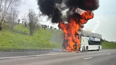 фанатский автобус загорелся на пути в финалу Кубка лиги, фото - Новости Zakon.kz от 23.03.2026 01:22
