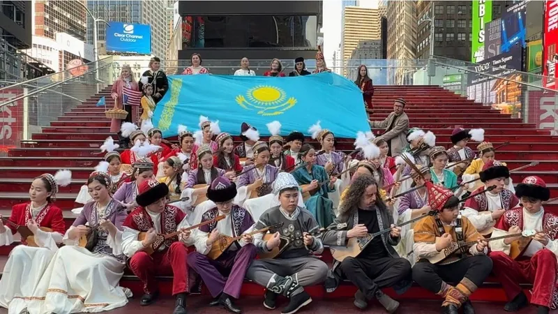 Наурыз отпраздновали на Times Square: в центре Нью-Йорка зазвучал казахский кюй