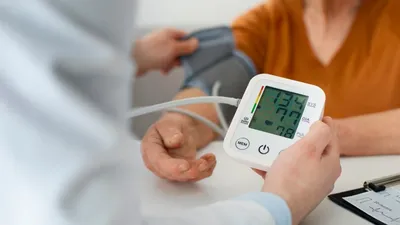 Ложная гипертония: врач объяснил, почему тонометр завышает показатели