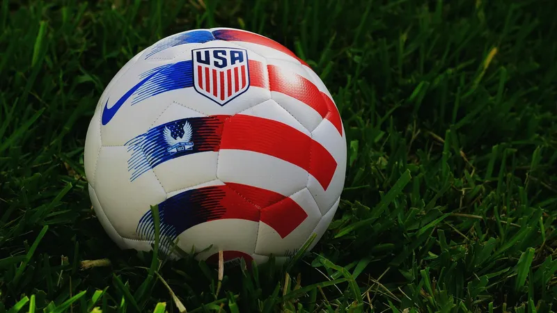 Футбольным фанатам пяти сборных ужесточили право въезда в США на ЧМ-2026