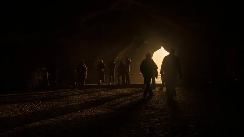 В подводной пещере нашли таинственные окаменелости вымерших существ