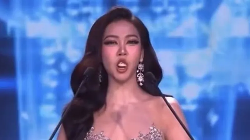 На сцене конкурса красоты в Таиланде у участницы выпали зубы