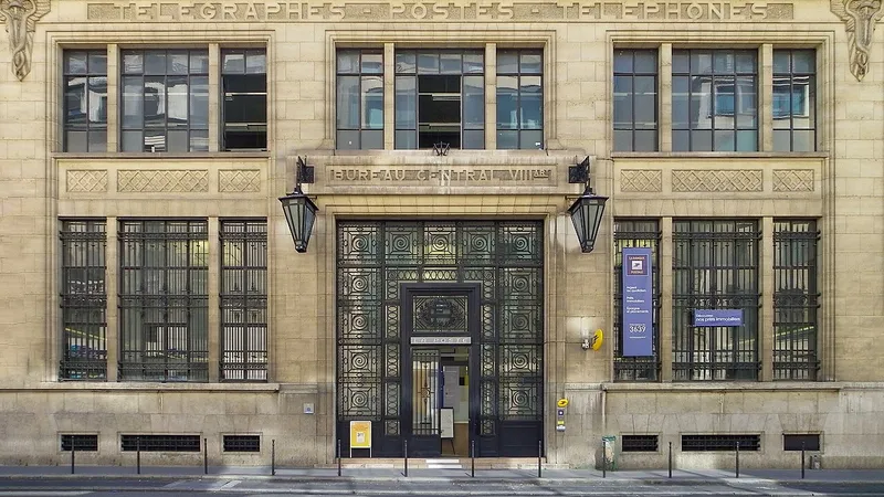 Полиция Франции предотвратила попытку взрыва бомбы возле здания Bank of America