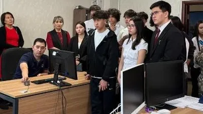 День открытых дверей провели для школьников в столичной прокуратуре, фото - Новости Zakon.kz от 19.03.2026 14:10