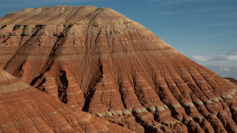 Белые и суровые горы: инопланетные пейзажи в окрестностях Алматы