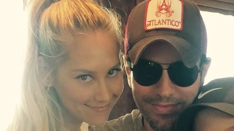 "С младенцами так делать нельзя": Энрике Иглесиас показал четвертого ребенка, но нарвался на осуждения