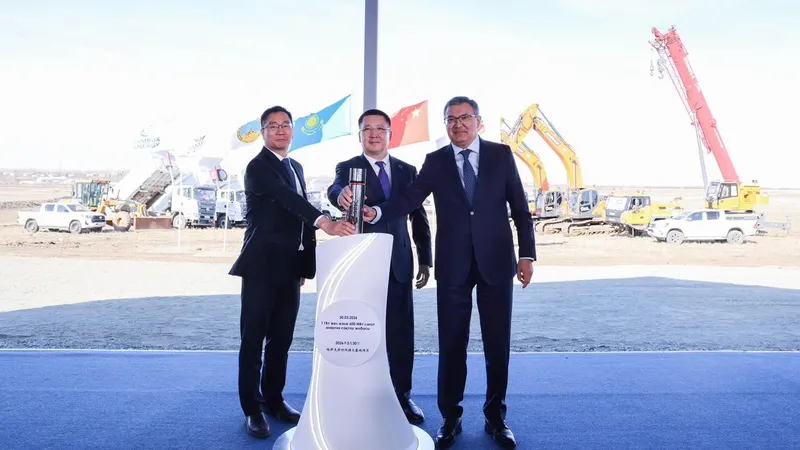 Самрук-Энерго начал строительство еще одного крупнейшего ветропарка в СНГ