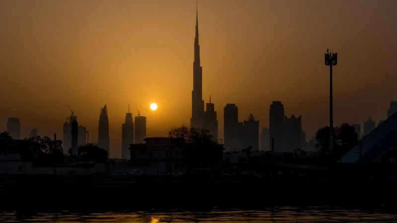 Видео взрывов в Дубае и Шардже показали очевидцы