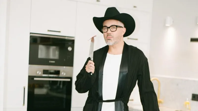 Фэшн-комбо этого лета: стилист показал, как сделать летний образ ярким и эффектным