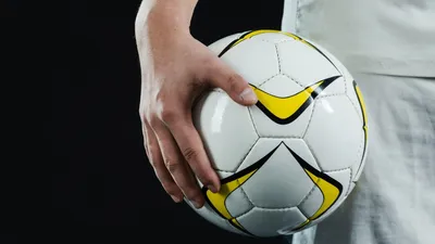 Протест у штаб-квартиры Федерации футбола Италии в Риме: забросали яйцами, фото - Новости Zakon.kz от 01.04.2026 20:51