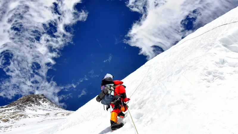 Гиды на Эвересте тайно отравляли альпинистов, чтобы нажиться на эвакуации