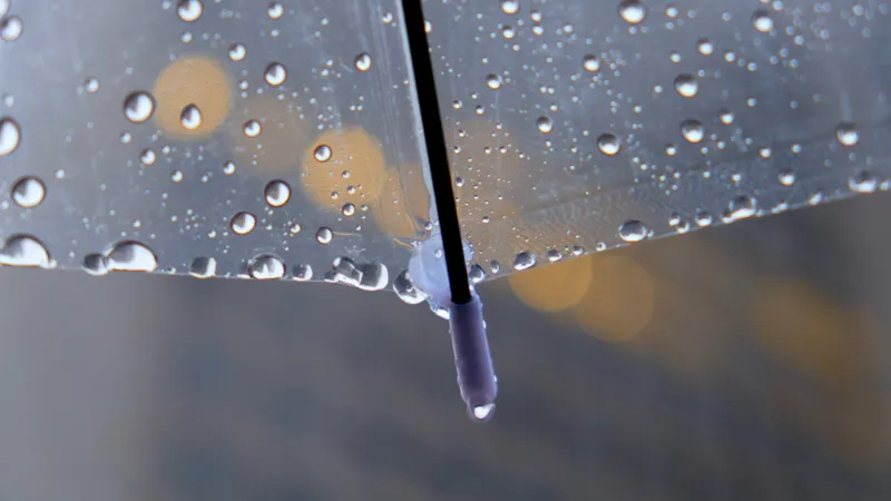 Казахстан накроют шквал, ливни и гололед