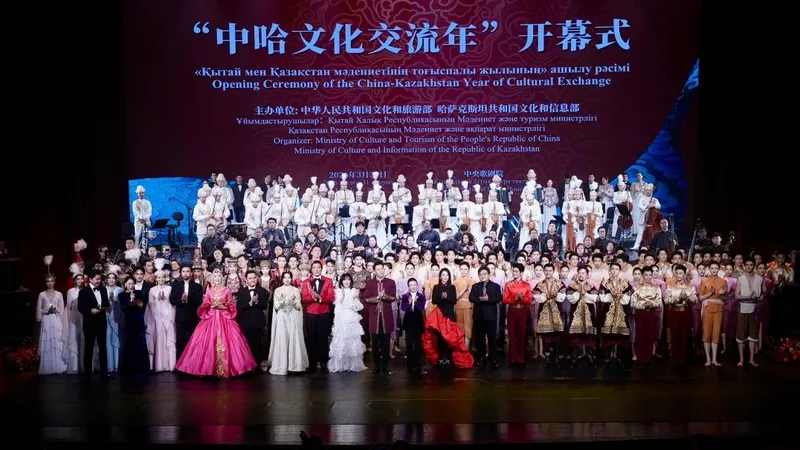 Около тысячи человек посетили торжественное открытие Перекрестного года культуры Казахстана и Китая в Пекине