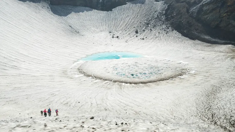 В кратере вулкана обнаружили 2000-летнего "монстра"