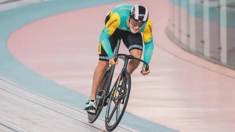 Кирилл Курдиди принес Казахстану "золото" ЧА по велотреку