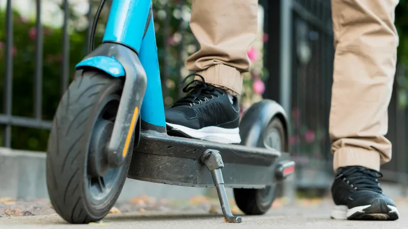 Полиция Алматы из-за всплеска нарушений вывела самокатные патрули