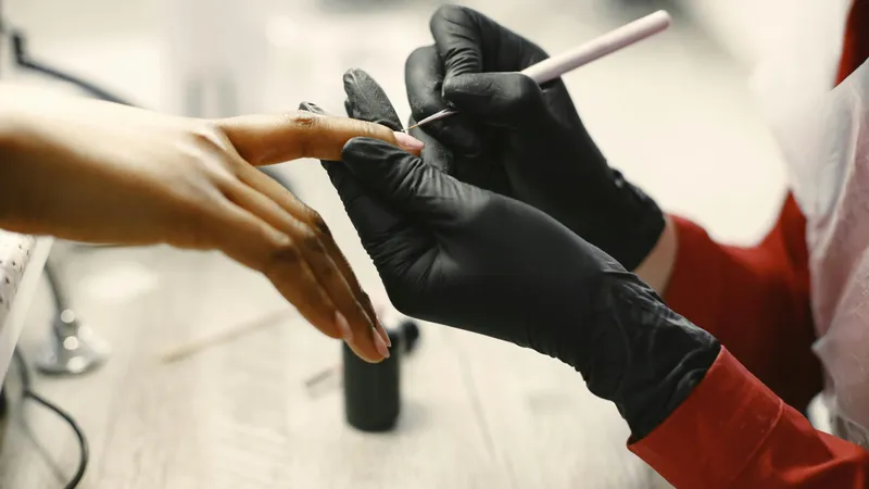 Миллионы женщин сказали "прощай" одной из самых популярных салонных процедур