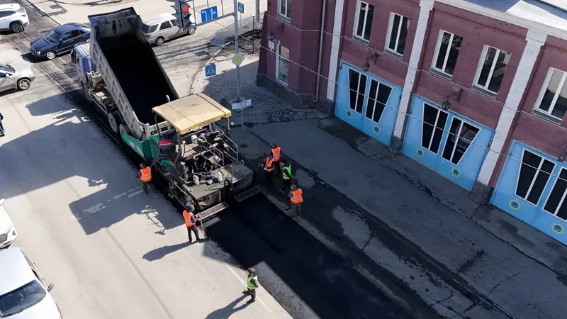 В этом году в Семее приведут в порядок дорожное покрытие на 100 улицах