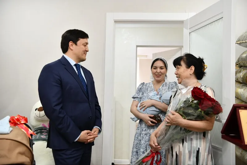 семья в Актобе, фото - Новости Zakon.kz от 02.04.2026 17:32