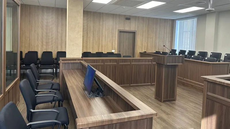 Били и заплевали дедушку: подростки получили внушительные сроки по громкому делу