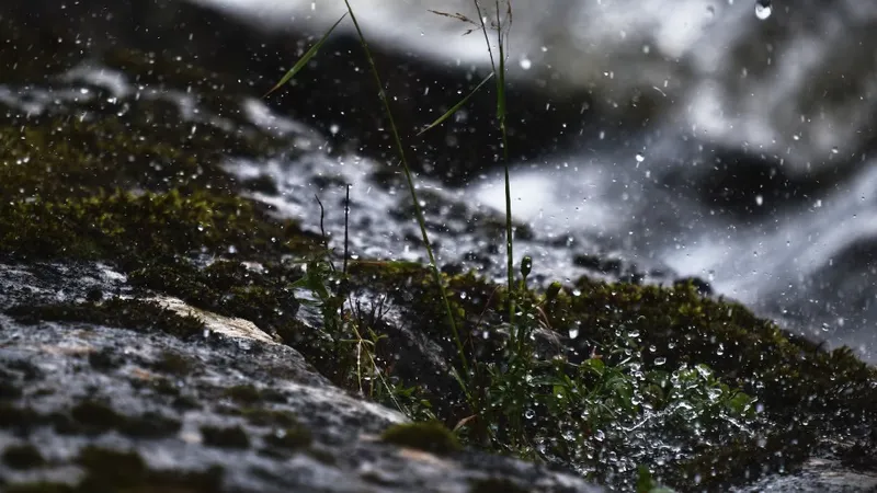 Град, ливень и туман: какая погода ожидает Казахстан в субботу