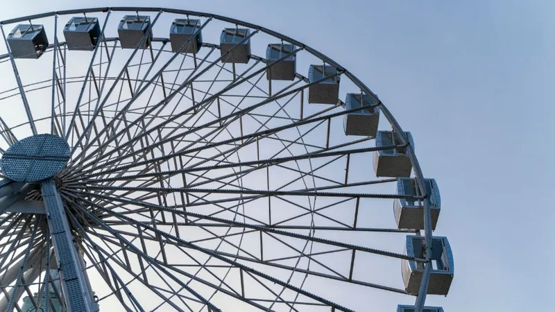 Колесо обозрения загорелось в Астане