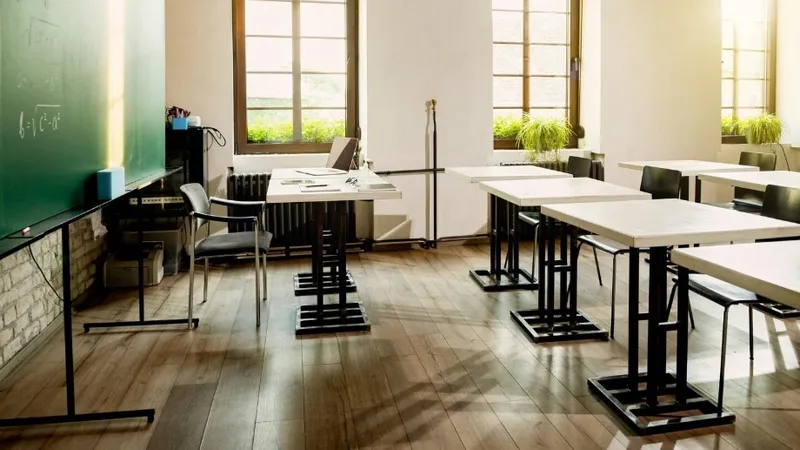 Громкий скандал в Астане: педагог жестко сорвался на школьников во время урока