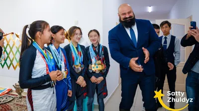 Физрук прослезился: сильная история о неравнодушных казахстанцах, улучшающие аулы, фото - Новости Zakon.kz от 06.04.2026 08:50