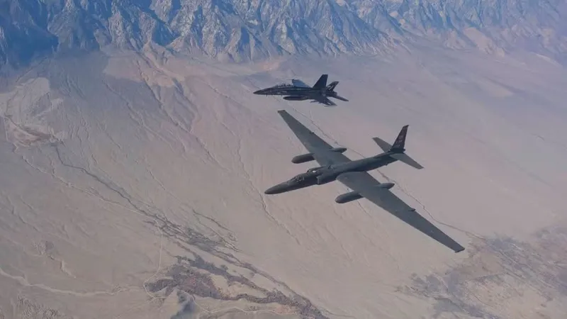 Названы пять военных самолетов, которые летают дольше всех