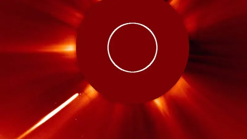 Загадочная комета, летевшая к Солнцу, исчезла из наблюдений