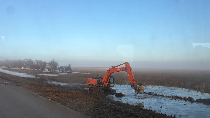 прорыв плотины в Акмолинской области, фото - Новости Zakon.kz от 06.04.2026 11:22