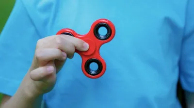 Спасатели МЧС освободили палец ребёнка из игрушки, фото - Новости Zakon.kz от 06.04.2026 06:35