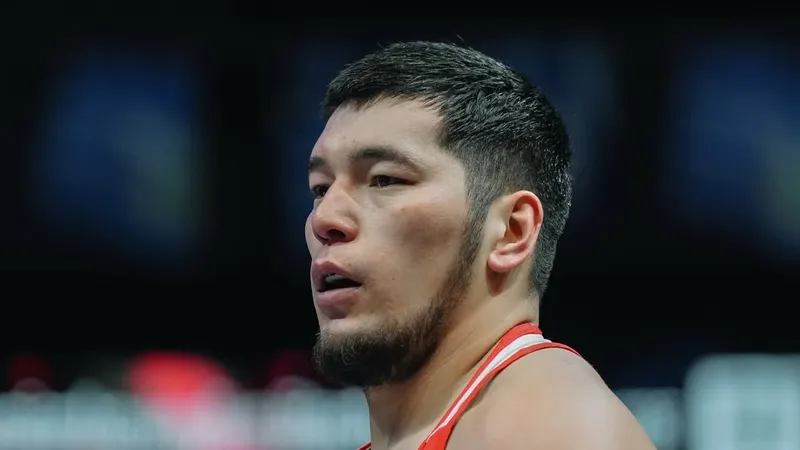 Олимпийский призер из Казахстана сразится за "золото" ЧА-2026 по боксу