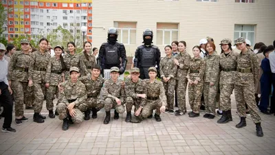 школьники встретились с полицейскими, фото - Новости Zakon.kz от 07.04.2026 20:18