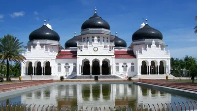 в Индонезии пара получила публичное наказание за секс вне брака, фото - Новости Zakon.kz от 08.04.2026 01:53