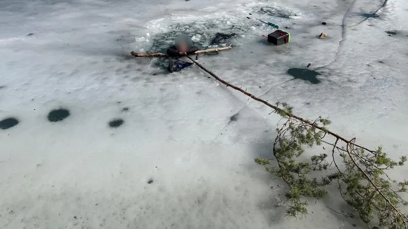 Безрассудного казахстанца спасли смелые дети из ледяной ловушки