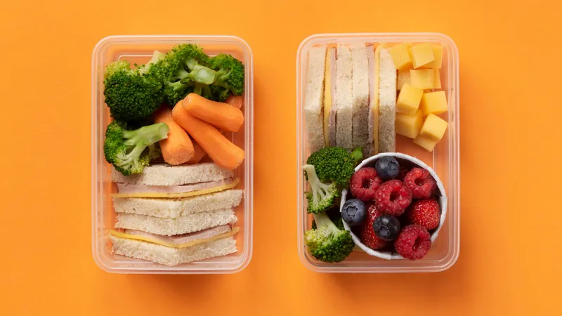 Врач назвал распространенную ошибку за обедом, которая опасна для здоровья