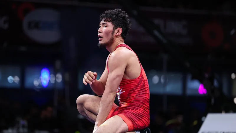 Алматбек Аманбек завоевал золото чемпионата Азии по греко-римской борьбе