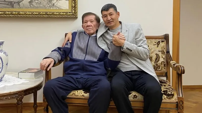 Выдающийся казахстанский поэт Мухтар Шаханов попал в больницу