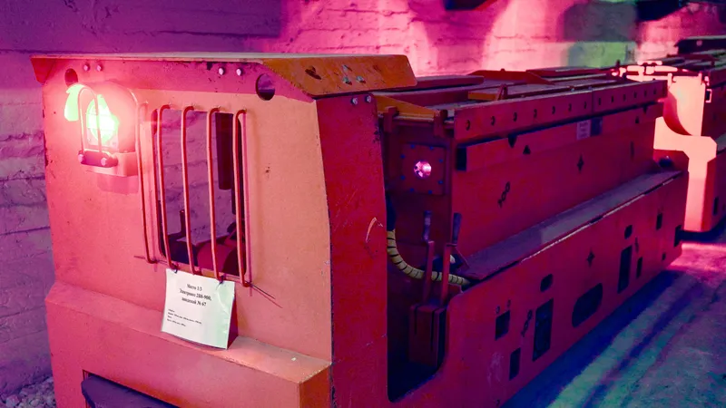 В шахтах Карагандинской области впервые за 8 лет обновляют электровозы