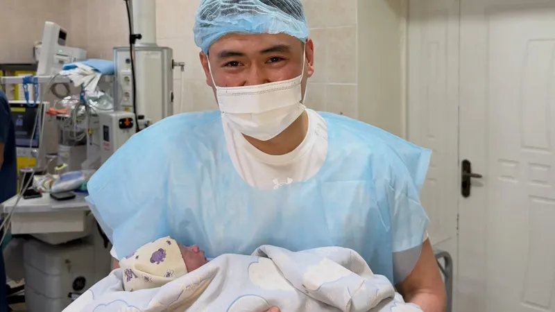 "Принял собственными руками": Торегали Тореали сделал трогательное признание и раскрыл имя малышки