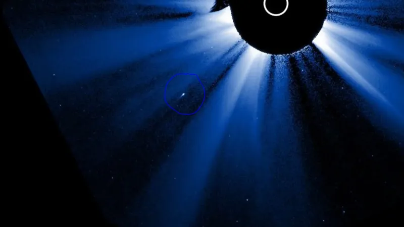 Еще одна комета "обрушилась" на Солнце – видео