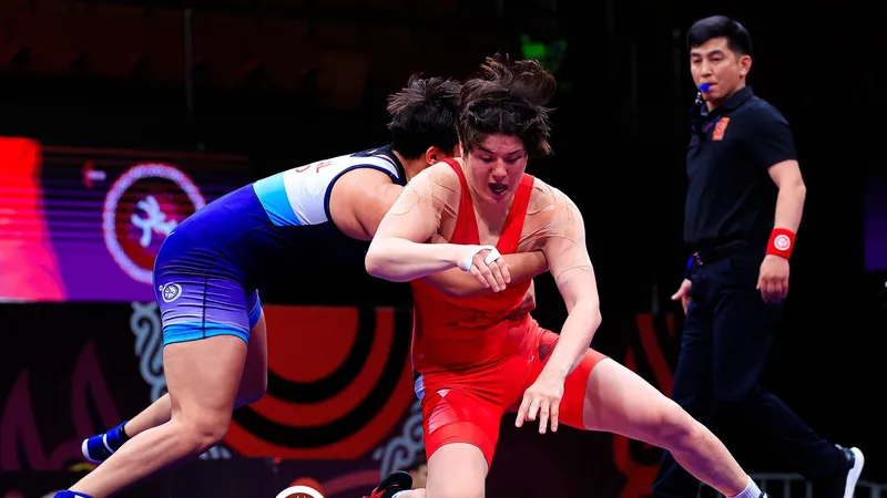 Казахстанка завоевала "бронзу" на чемпионате Азии по женской борьбе