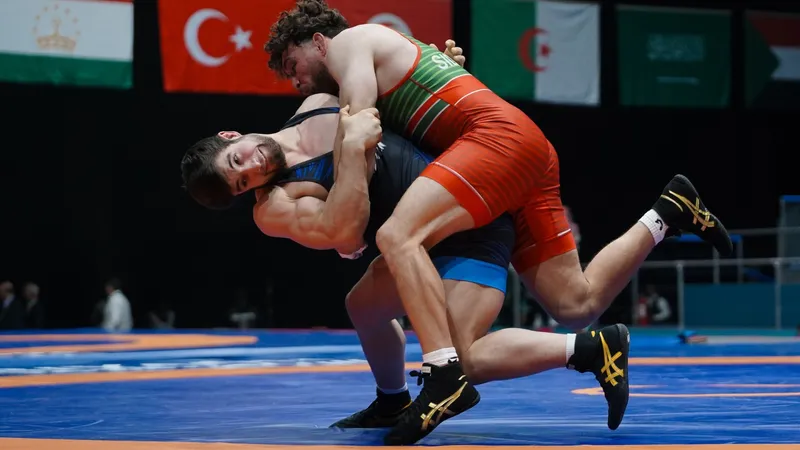 Казахстанские борцы пополнили копилку медалей на ЧА по греко-римской борьбе в Кыргызстане