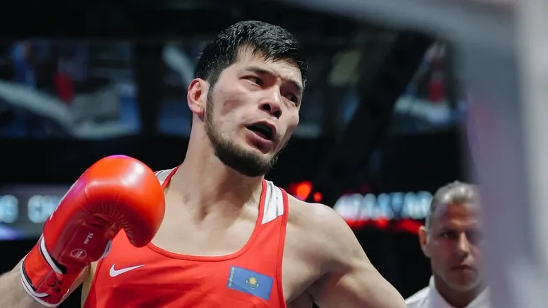 Нурбек Оралбай добыл для Казахстана третью золотую медаль ЧА-2026 по боксу